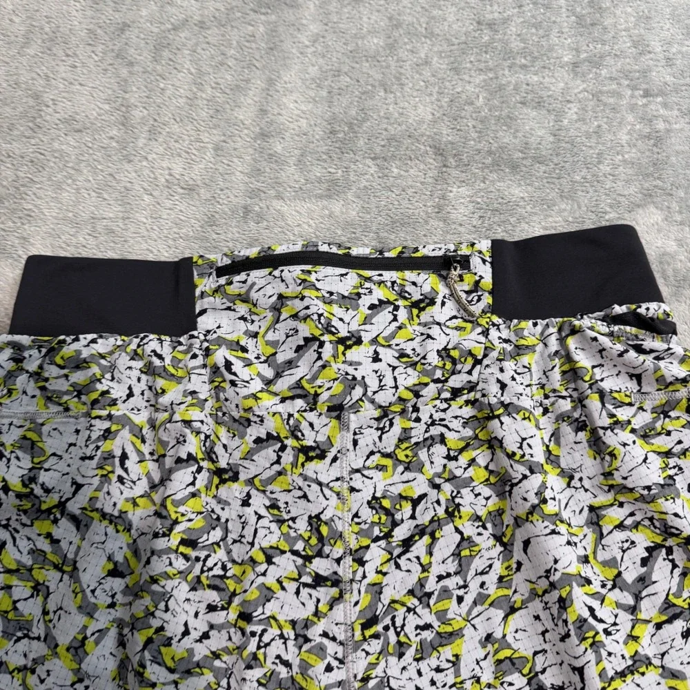 REI Co-op Swiftland Lined Running Shorts Mens Small Grey Lime Abstract Print 7in